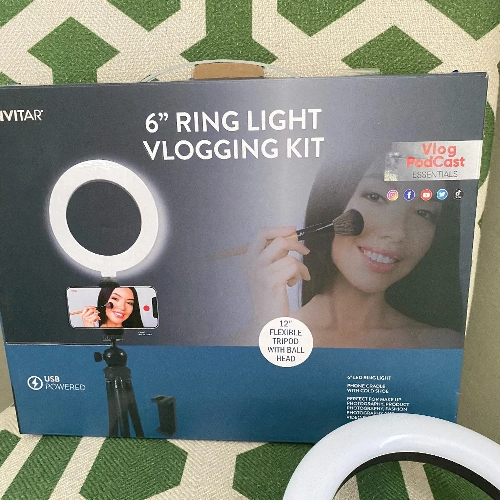 Vivitar; Vlogging Kit, complete, original box, like new